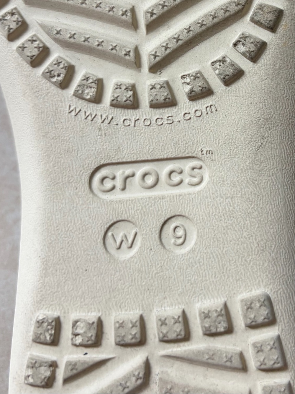 CROCS Women’s Cream-Beige Flip Flop Sandals Sz 9 - Picture 5 of 5